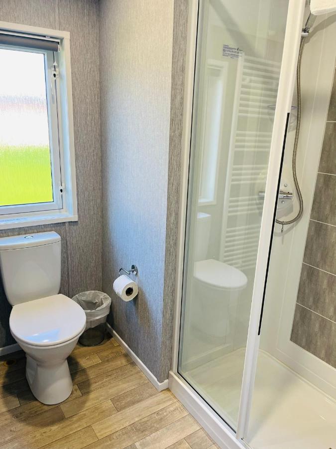 Reynards Retreat Lodge With Hot Tub Barmby on the Moor Exterior foto